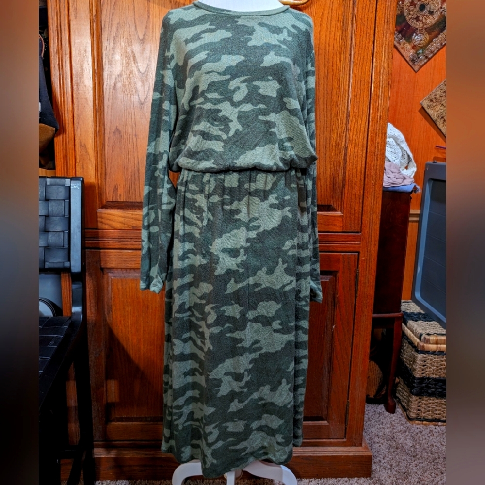 Old Navy L green camo brushed knit cozy‎ long sleeve maxi snuggle dress